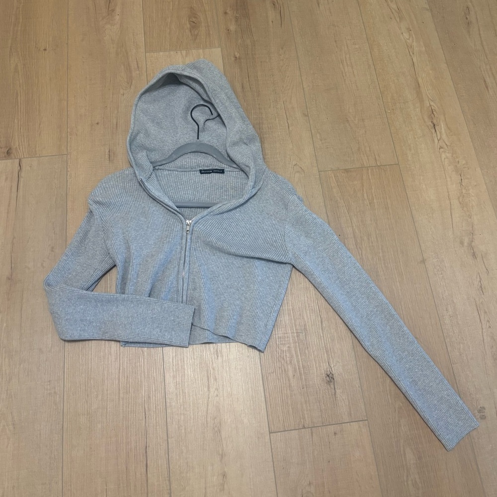 Brandy Melville Light Gray Ribbed Cropped Sweater